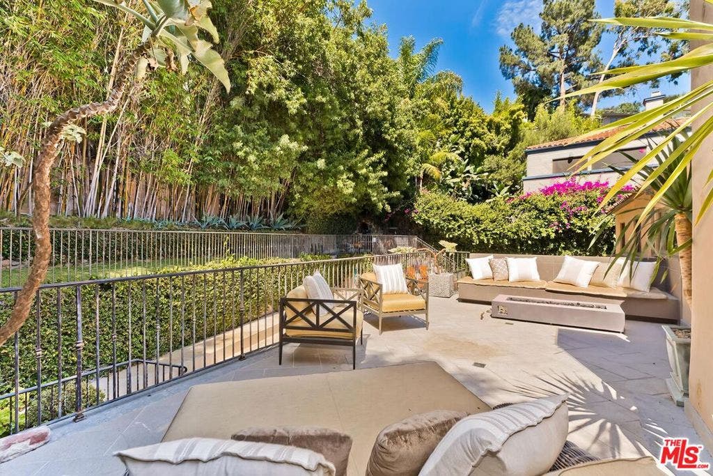 3300 N Knoll Drive, Los Angeles, CA 90068 3300 N Knoll Drive, Los Angeles, CA 90068