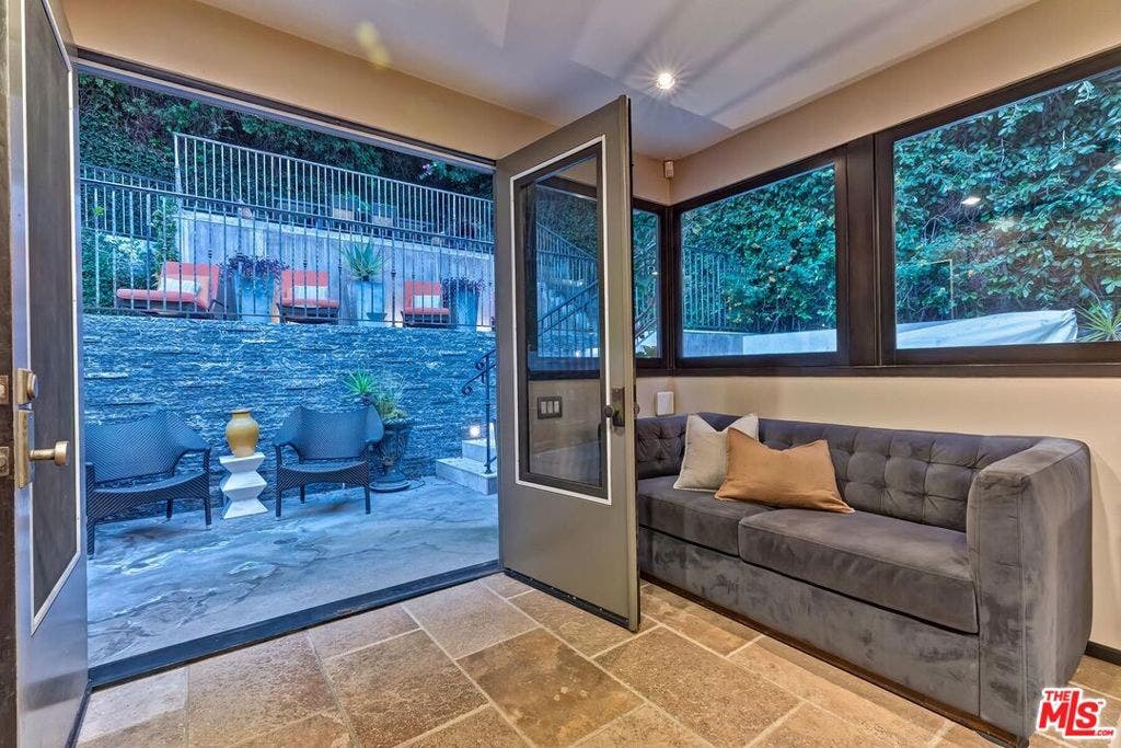 3300 N Knoll Drive, Los Angeles, CA 90068 3300 N Knoll Drive, Los Angeles, CA 90068