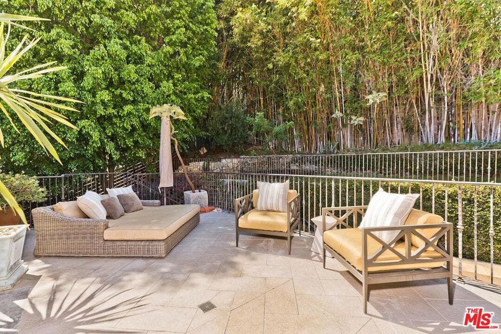 3300 N Knoll Drive, Los Angeles, CA 90068 3300 N Knoll Drive, Los Angeles, CA 90068