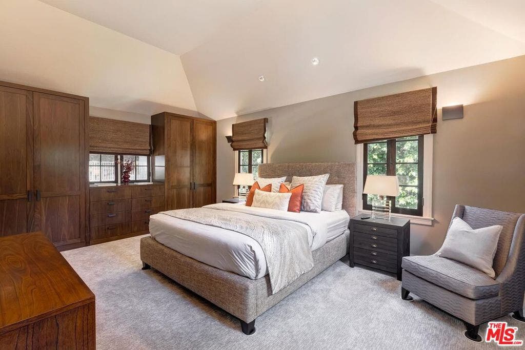 3300 N Knoll Drive, Los Angeles, CA 90068 3300 N Knoll Drive, Los Angeles, CA 90068