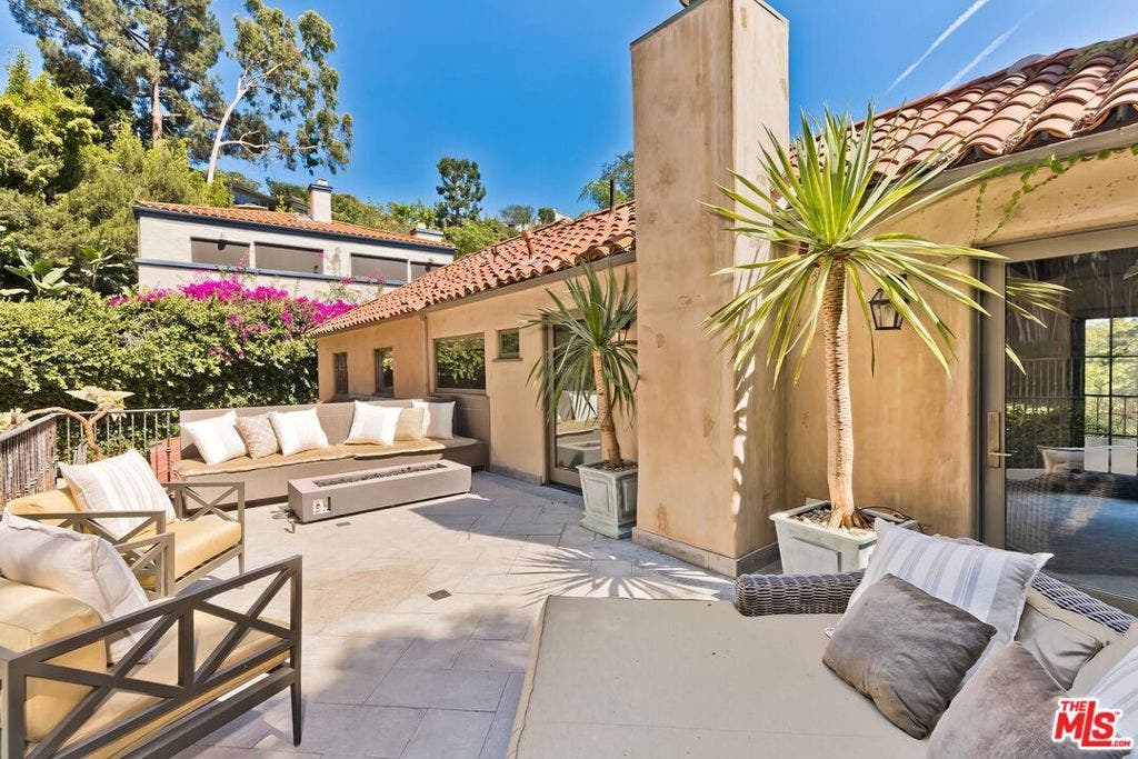 3300 N Knoll Drive, Los Angeles, CA 90068 3300 N Knoll Drive, Los Angeles, CA 90068