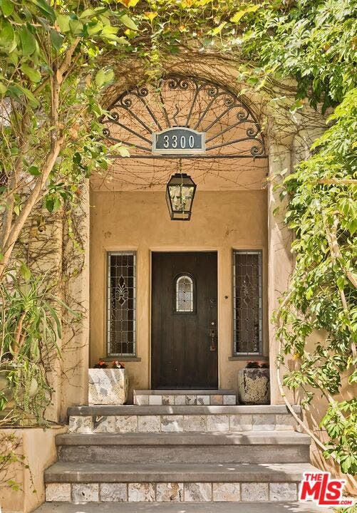 3300 N Knoll Drive, Los Angeles, CA 90068 3300 N Knoll Drive, Los Angeles, CA 90068