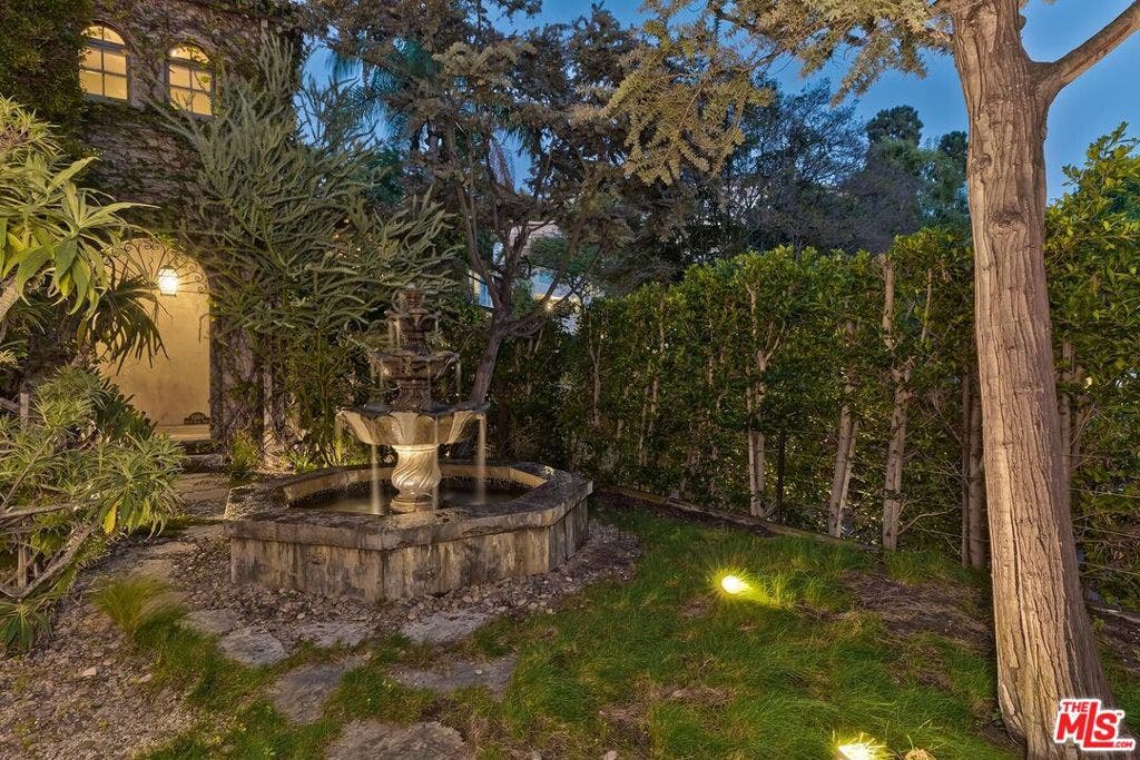 3300 N Knoll Drive, Los Angeles, CA 90068 3300 N Knoll Drive, Los Angeles, CA 90068
