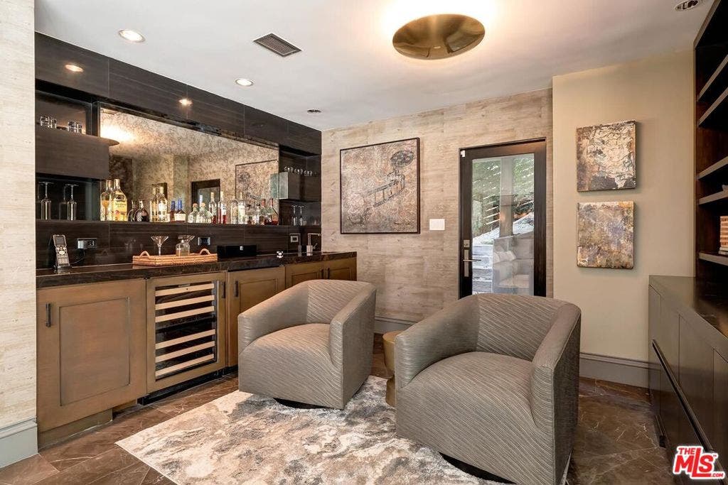 3300 N Knoll Drive, Los Angeles, CA 90068 3300 N Knoll Drive, Los Angeles, CA 90068