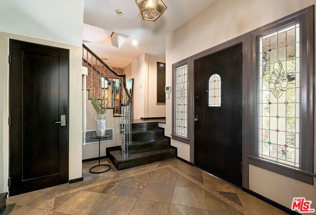 3300 N Knoll Drive, Los Angeles, CA 90068 3300 N Knoll Drive, Los Angeles, CA 90068