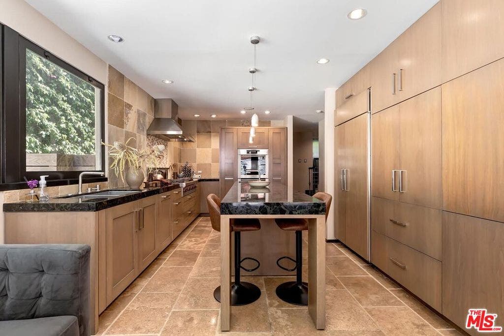 3300 N Knoll Drive, Los Angeles, CA 90068 3300 N Knoll Drive, Los Angeles, CA 90068