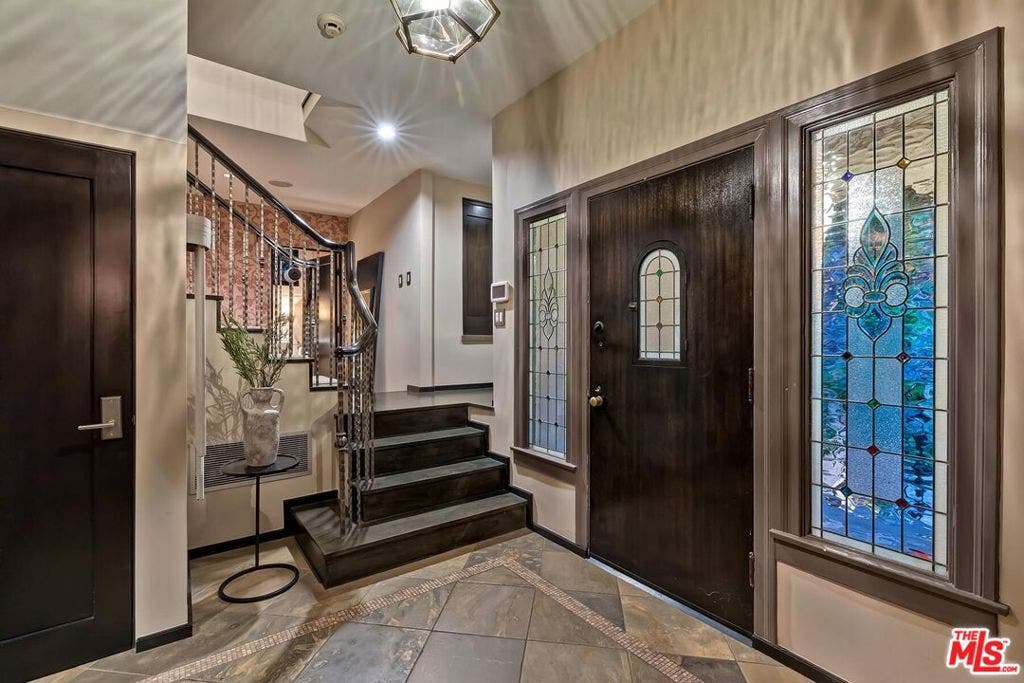 3300 N Knoll Drive, Los Angeles, CA 90068 3300 N Knoll Drive, Los Angeles, CA 90068