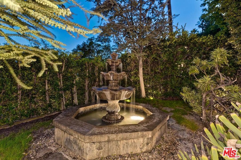 3300 N Knoll Drive, Los Angeles, CA 90068 3300 N Knoll Drive, Los Angeles, CA 90068