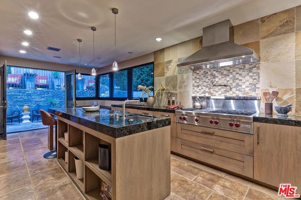 3300 N Knoll Drive, Los Angeles, CA 90068 3300 N Knoll Drive, Los Angeles, CA 90068