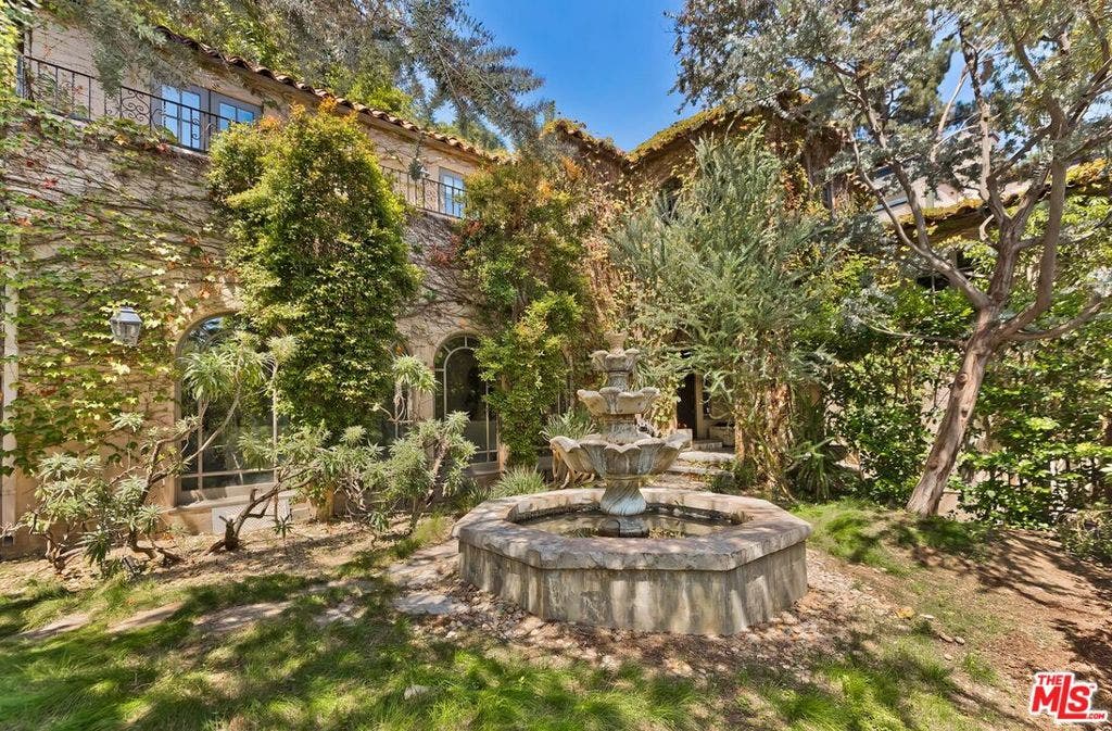 3300 N Knoll Drive, Los Angeles, CA 90068 3300 N Knoll Drive, Los Angeles, CA 90068