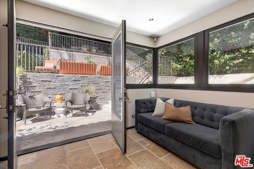 3300 N Knoll Drive, Los Angeles, CA 90068 3300 N Knoll Drive, Los Angeles, CA 90068