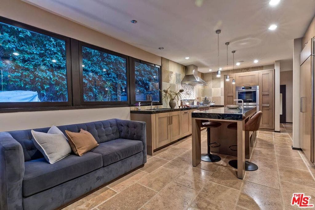 3300 N Knoll Drive, Los Angeles, CA 90068 3300 N Knoll Drive, Los Angeles, CA 90068