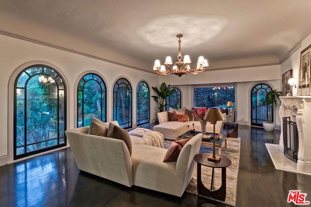 3300 N Knoll Drive, Los Angeles, CA 90068 3300 N Knoll Drive, Los Angeles, CA 90068