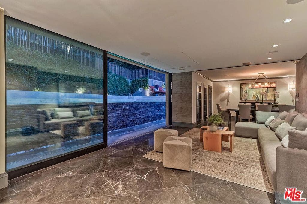 3300 N Knoll Drive, Los Angeles, CA 90068 3300 N Knoll Drive, Los Angeles, CA 90068