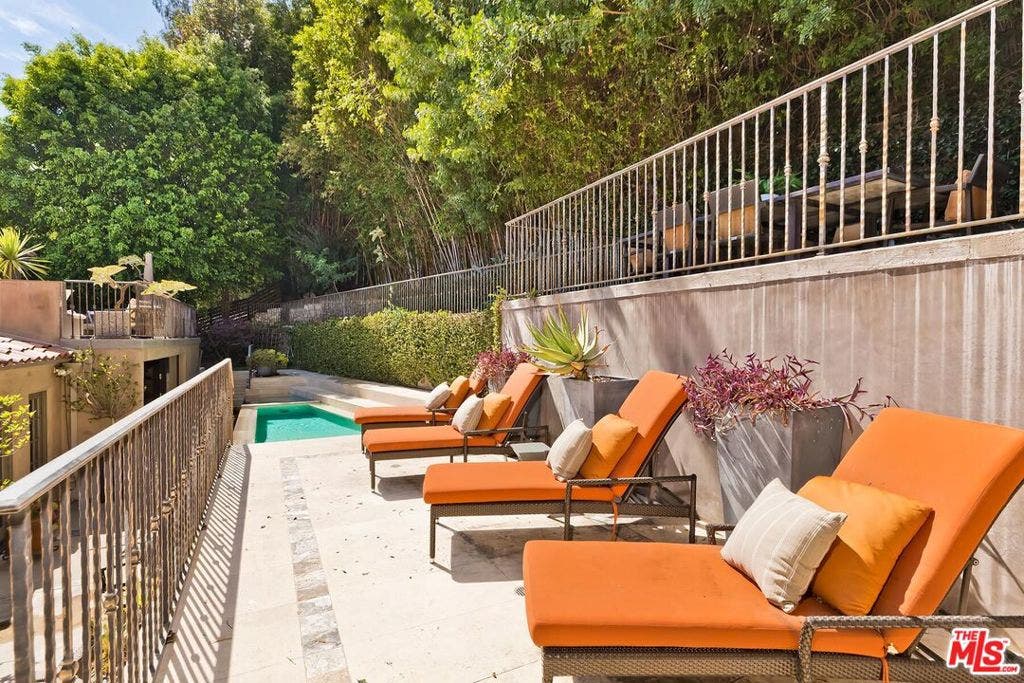 3300 N Knoll Drive, Los Angeles, CA 90068 3300 N Knoll Drive, Los Angeles, CA 90068