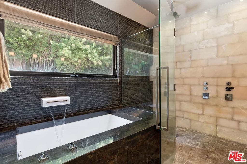 3300 N Knoll Drive, Los Angeles, CA 90068 3300 N Knoll Drive, Los Angeles, CA 90068