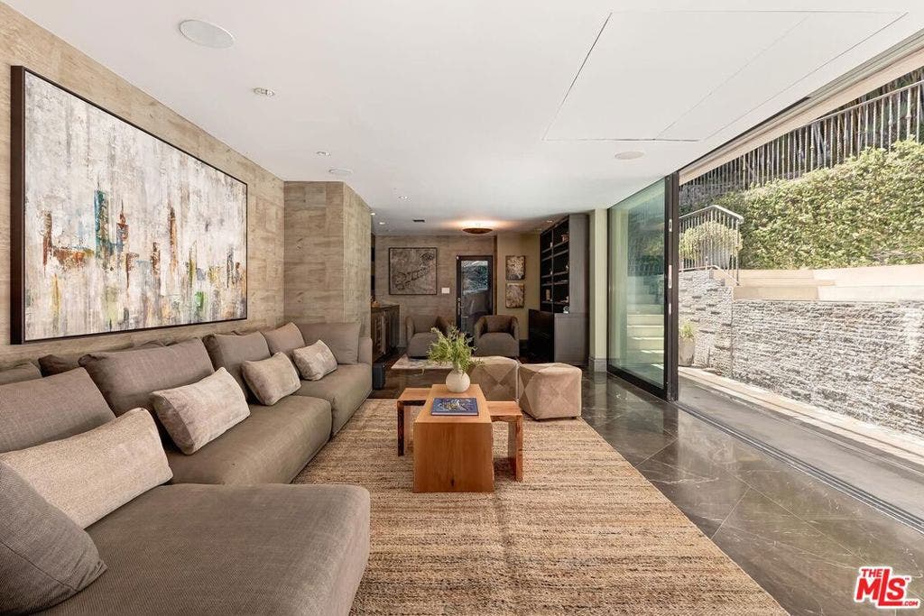 3300 N Knoll Drive, Los Angeles, CA 90068 3300 N Knoll Drive, Los Angeles, CA 90068