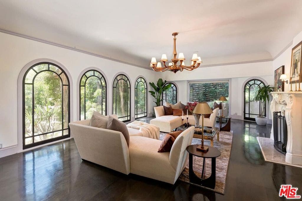 3300 N Knoll Drive, Los Angeles, CA 90068 3300 N Knoll Drive, Los Angeles, CA 90068