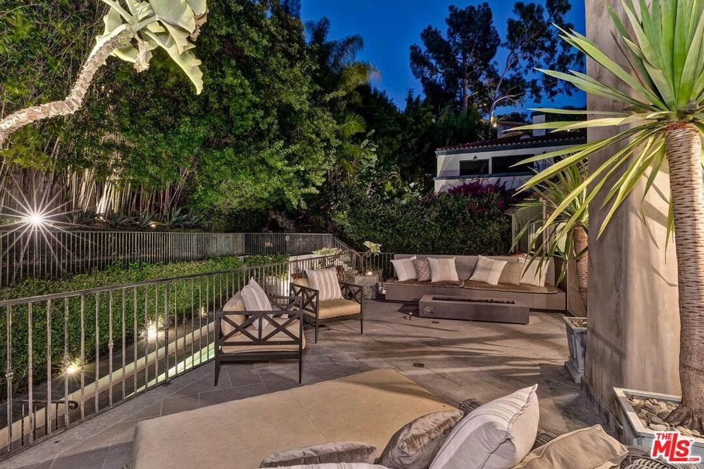 3300 N Knoll Drive, Los Angeles, CA 90068 3300 N Knoll Drive, Los Angeles, CA 90068
