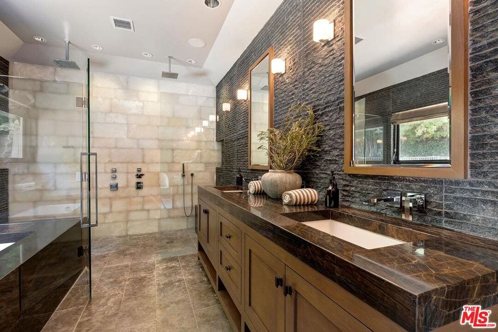 3300 N Knoll Drive, Los Angeles, CA 90068 3300 N Knoll Drive, Los Angeles, CA 90068