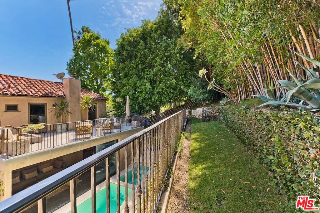 3300 N Knoll Drive, Los Angeles, CA 90068 3300 N Knoll Drive, Los Angeles, CA 90068