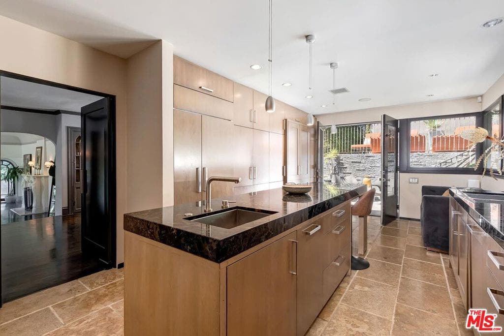 3300 N Knoll Drive, Los Angeles, CA 90068 3300 N Knoll Drive, Los Angeles, CA 90068