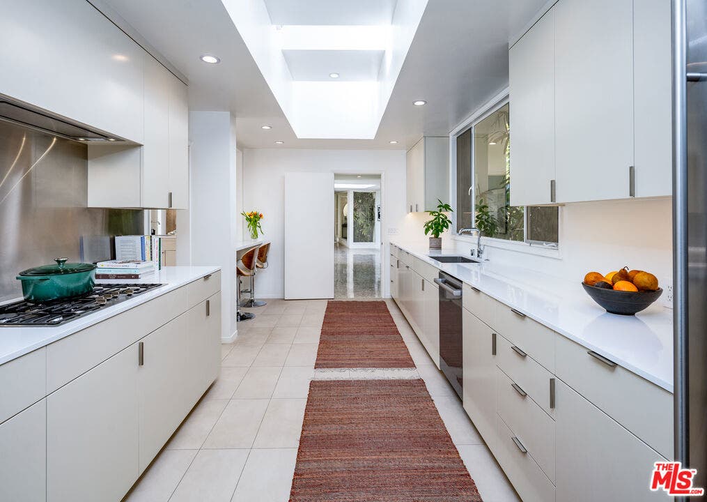 1121 Loma Vista Drive, Beverly Hills, CA 90210 1121 Loma Vista Drive, Beverly Hills, CA 90210