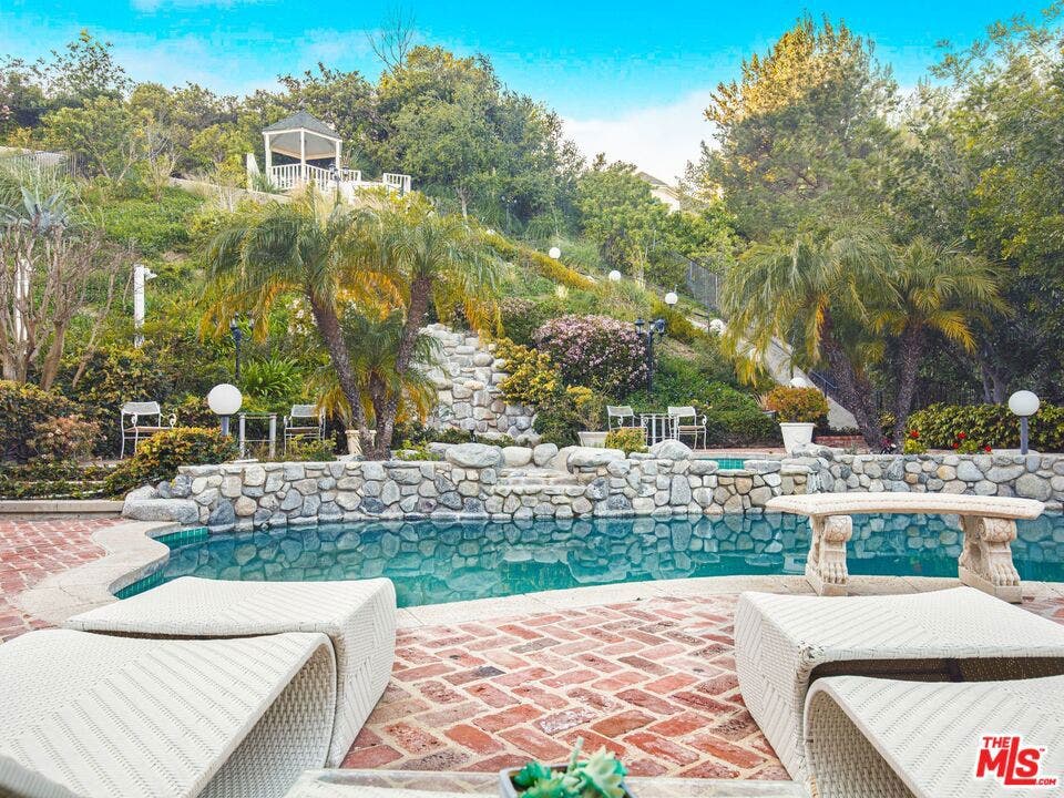 6111 County Oak Road, Woodland Hills, CA 91367 6111 County Oak Road, Woodland Hills, CA 91367