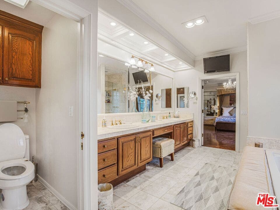 6111 County Oak Road, Woodland Hills, CA 91367 6111 County Oak Road, Woodland Hills, CA 91367