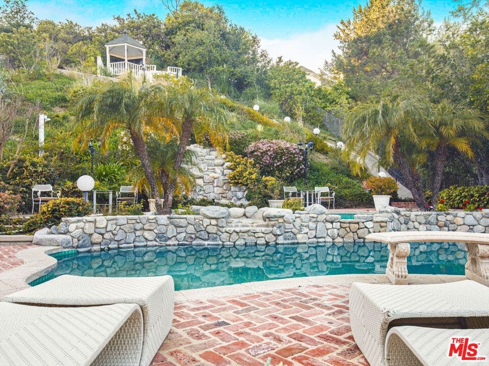 6111 County Oak Road, Woodland Hills, CA 91367 6111 County Oak Road, Woodland Hills, CA 91367