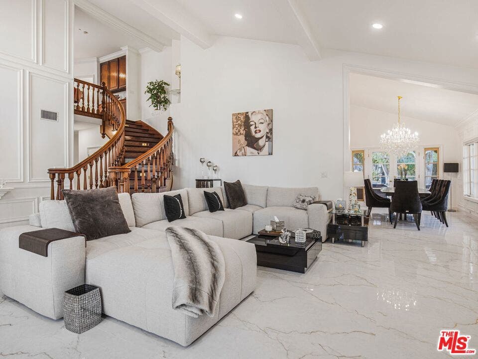 6111 County Oak Road, Woodland Hills, CA 91367 6111 County Oak Road, Woodland Hills, CA 91367