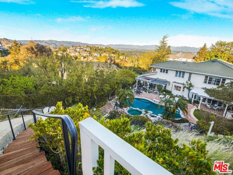 6111 County Oak Road, Woodland Hills, CA 91367 6111 County Oak Road, Woodland Hills, CA 91367