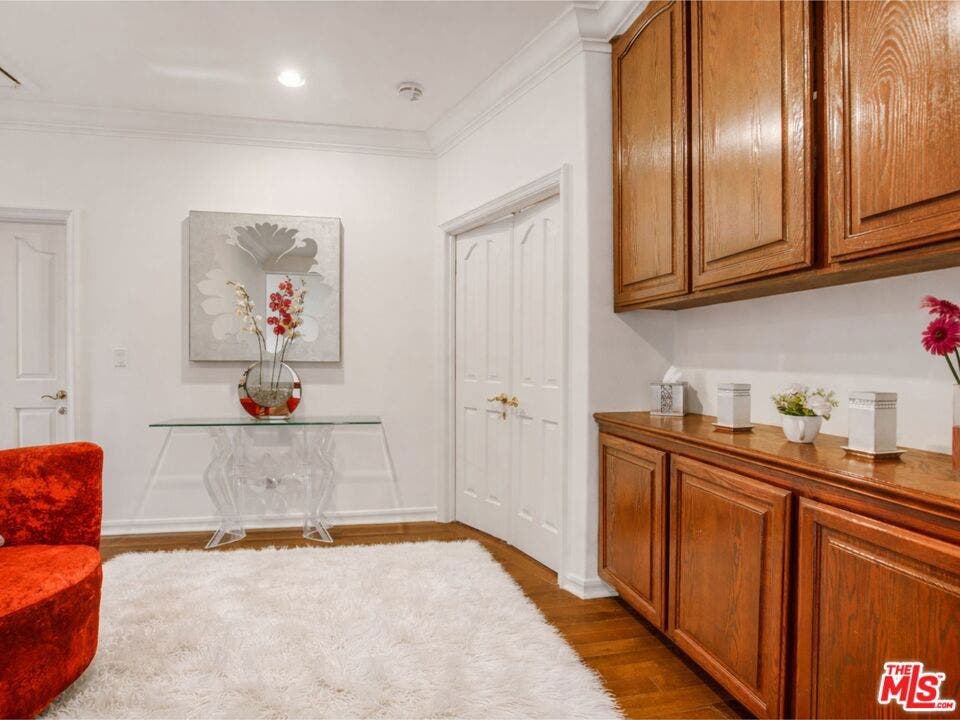 6111 County Oak Road, Woodland Hills, CA 91367 6111 County Oak Road, Woodland Hills, CA 91367