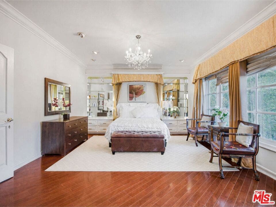 6111 County Oak Road, Woodland Hills, CA 91367 6111 County Oak Road, Woodland Hills, CA 91367