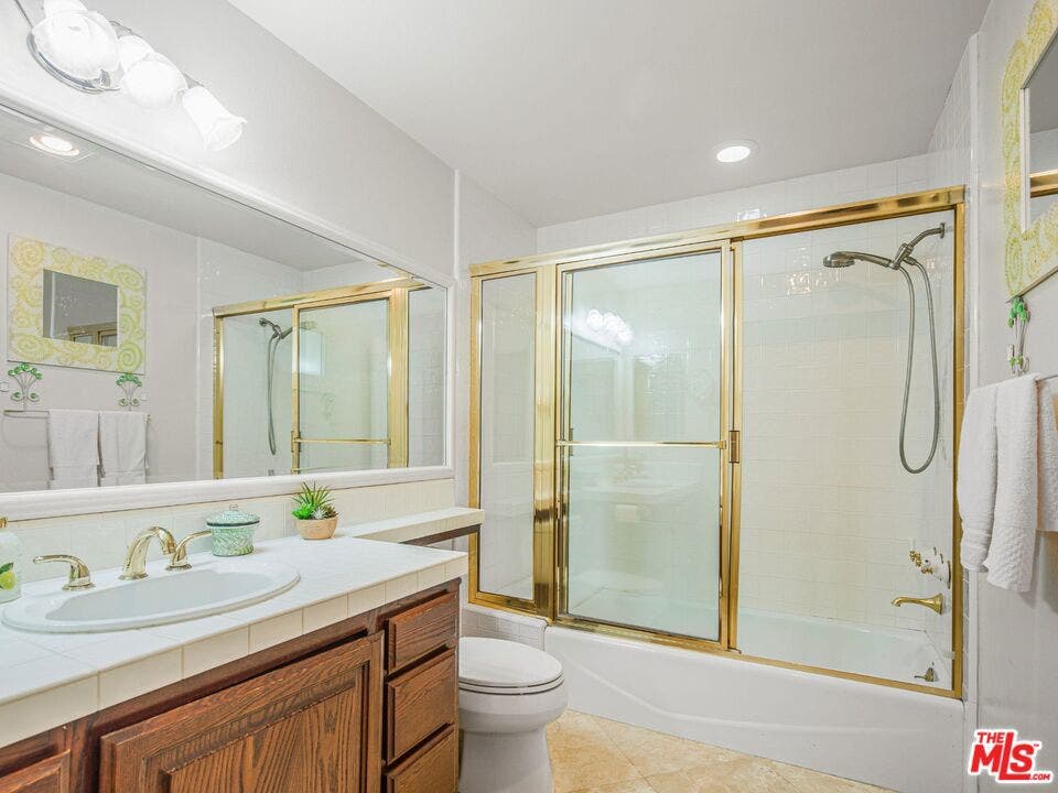 6111 County Oak Road, Woodland Hills, CA 91367 6111 County Oak Road, Woodland Hills, CA 91367