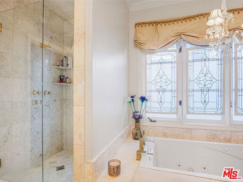 6111 County Oak Road, Woodland Hills, CA 91367 6111 County Oak Road, Woodland Hills, CA 91367