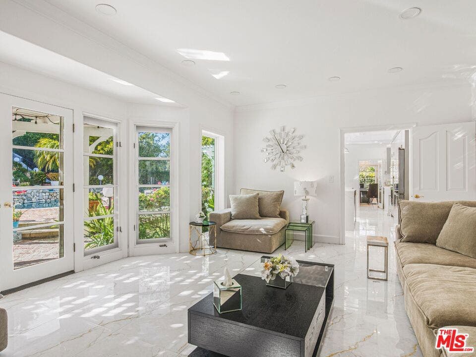6111 County Oak Road, Woodland Hills, CA 91367 6111 County Oak Road, Woodland Hills, CA 91367