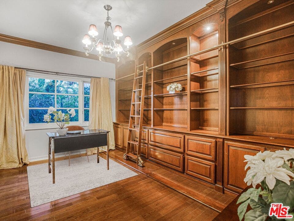 6111 County Oak Road, Woodland Hills, CA 91367 6111 County Oak Road, Woodland Hills, CA 91367