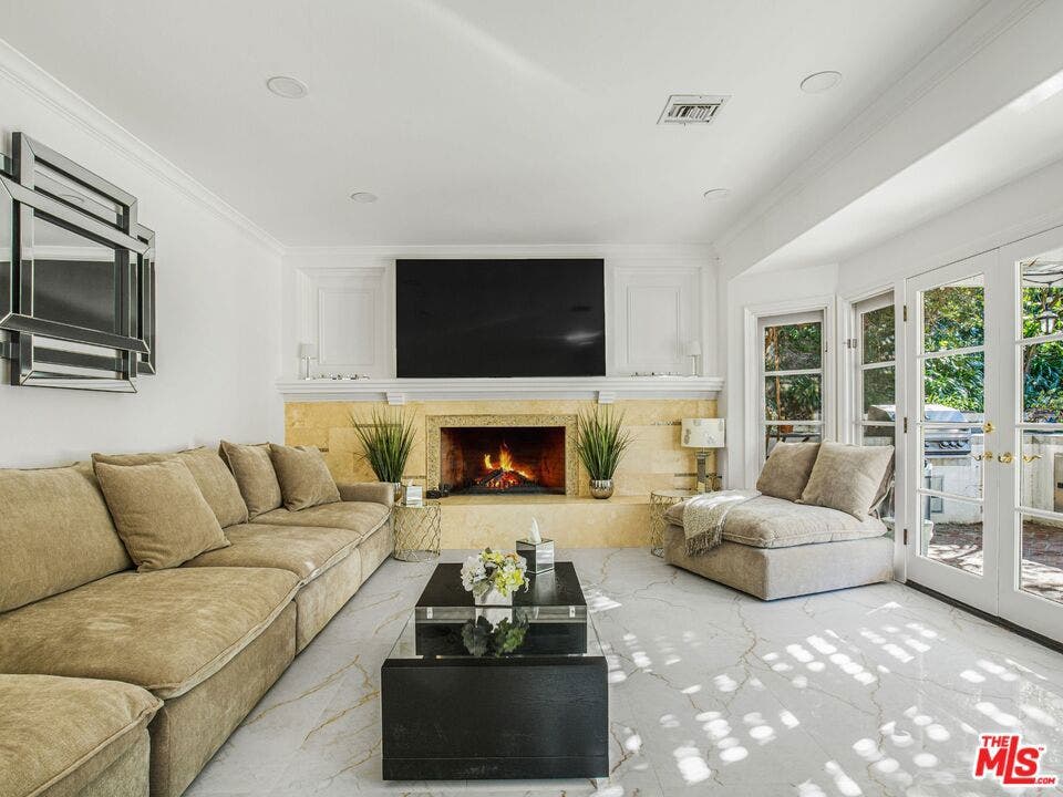 6111 County Oak Road, Woodland Hills, CA 91367 6111 County Oak Road, Woodland Hills, CA 91367