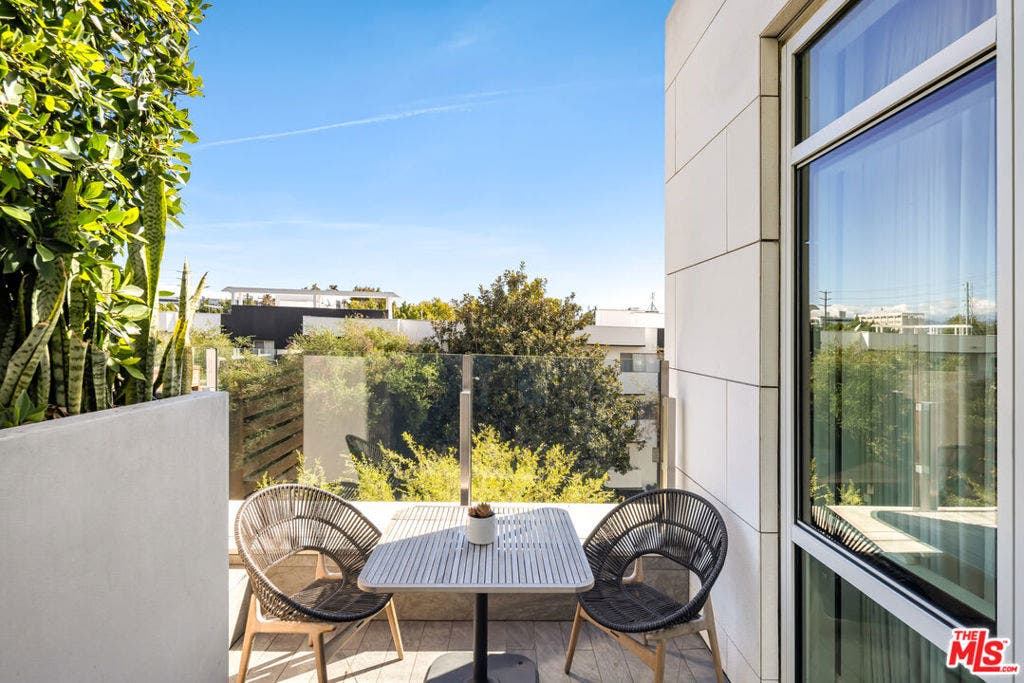 9000 W 3rd Street, #208, Los Angeles, CA 90048