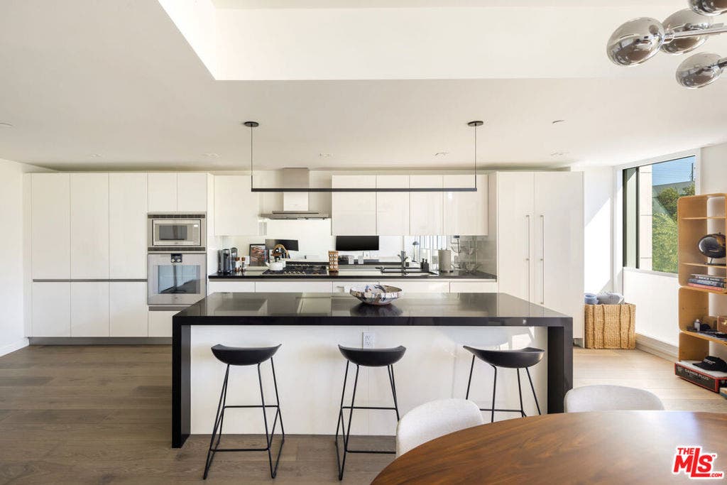 9000 W 3rd Street, #208, Los Angeles, CA 90048
