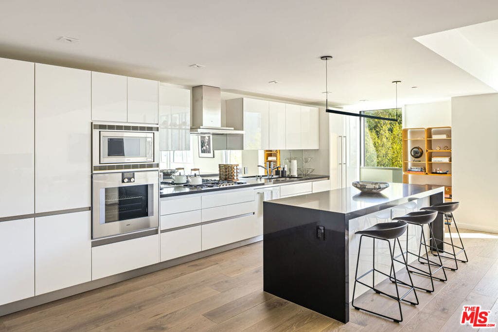 9000 W 3rd Street, #208, Los Angeles, CA 90048