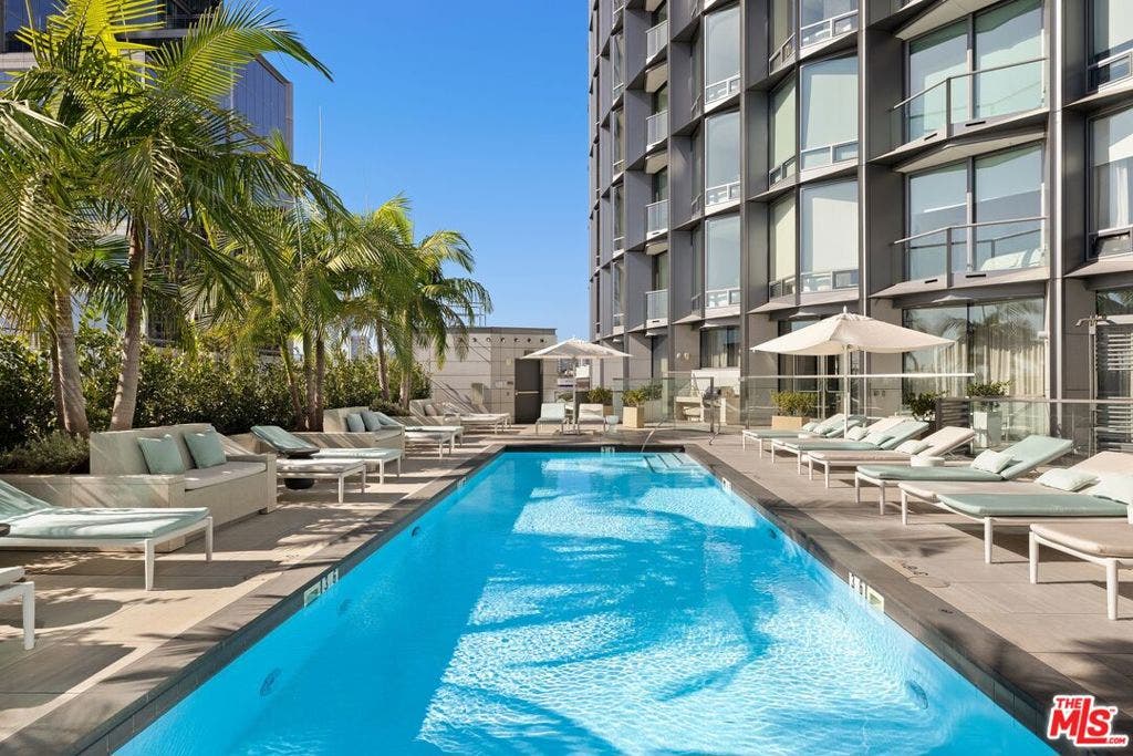 211 W Elm Court, #16B, Los Angeles, CA 90067 211 W Elm Court, #16B, Los Angeles, CA 90067