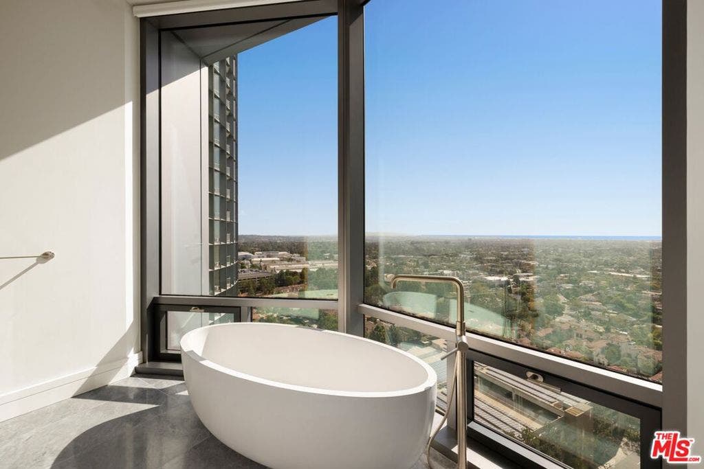 211 W Elm Court, #16B, Los Angeles, CA 90067 211 W Elm Court, #16B, Los Angeles, CA 90067