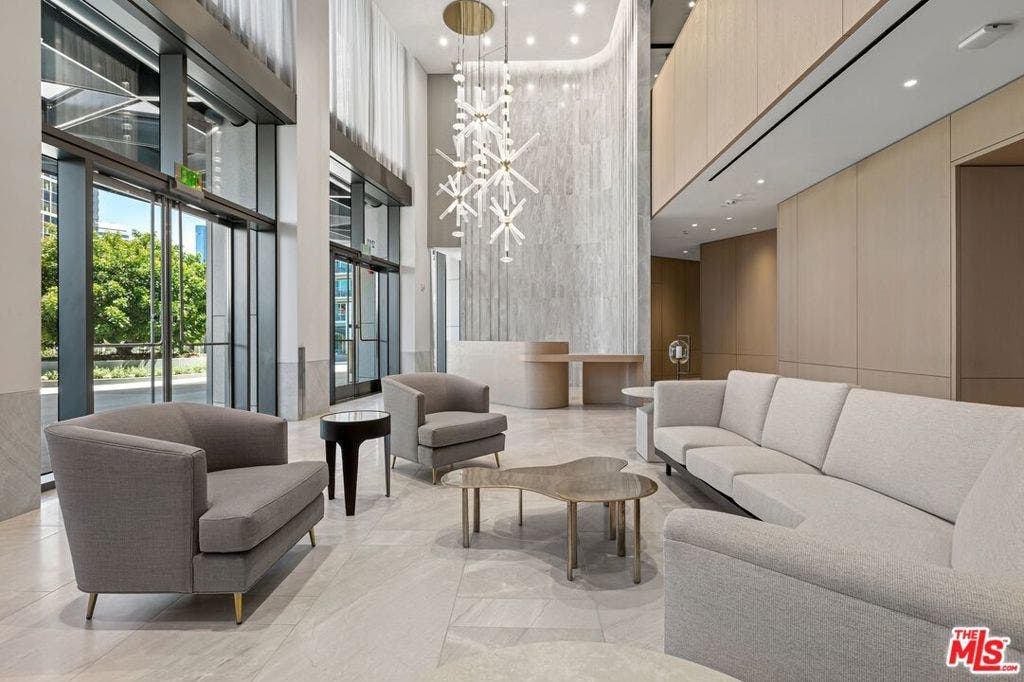 211 W Elm Court, #16B, Los Angeles, CA 90067 211 W Elm Court, #16B, Los Angeles, CA 90067
