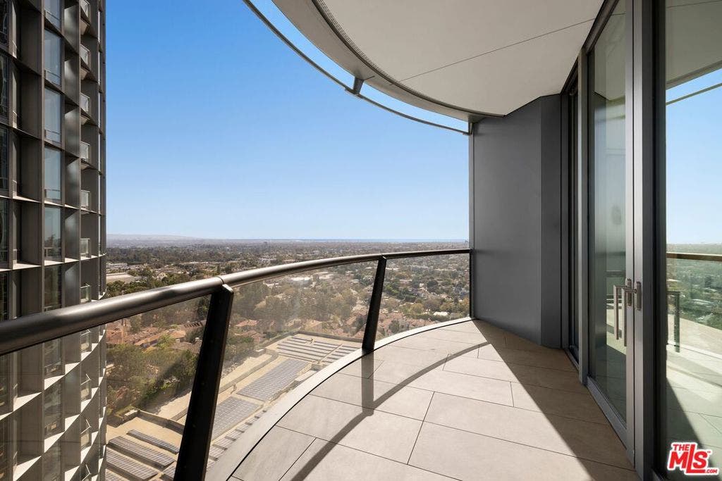 211 W Elm Court, #16B, Los Angeles, CA 90067 211 W Elm Court, #16B, Los Angeles, CA 90067