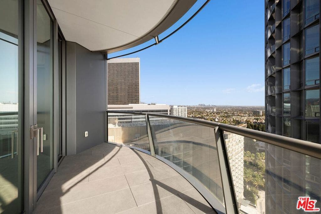 211 W Elm Court, #16B, Los Angeles, CA 90067 211 W Elm Court, #16B, Los Angeles, CA 90067