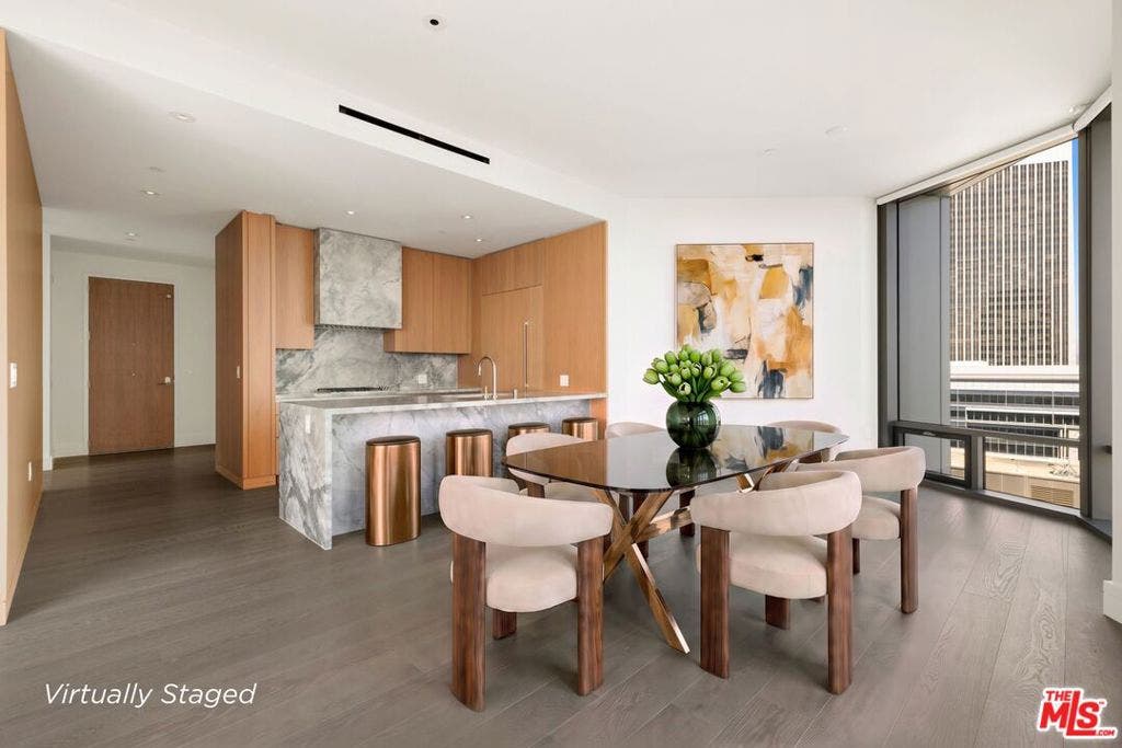 211 W Elm Court, #16B, Los Angeles, CA 90067 211 W Elm Court, #16B, Los Angeles, CA 90067