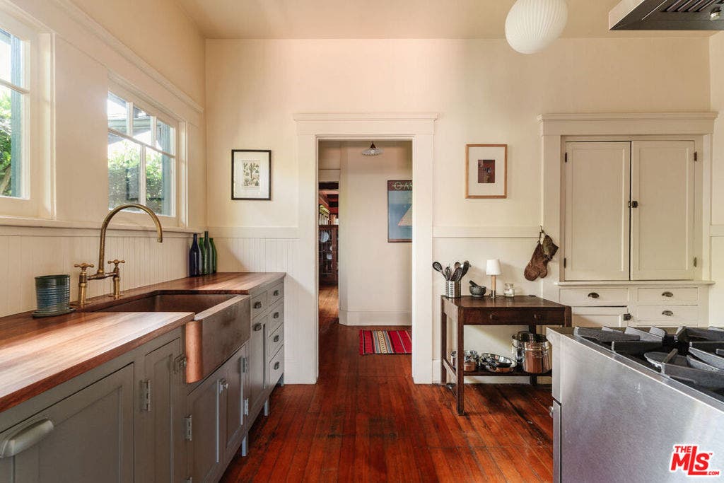 2915 S Budlong Avenue, Los Angeles, CA 90007 2915 S Budlong Avenue, Los Angeles, CA 90007