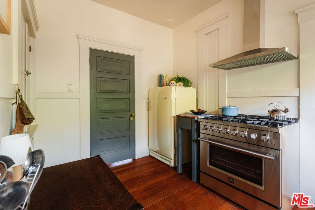 2915 S Budlong Avenue, Los Angeles, CA 90007 2915 S Budlong Avenue, Los Angeles, CA 90007